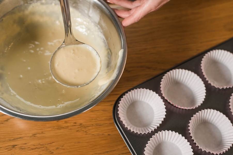 การเลือกใช้ Bakery emulsifier และสารเสริมเบเกอรี่ให้เหมาะกับประเภทขนมคือวิธีที่ช่วยเพิ่มความเนียน ความคงตัว และความนุ่มนานได้อย่างชัดเจน